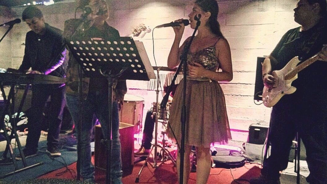 TÉ PARA TRES, celebra al AMOR en hermosa velada