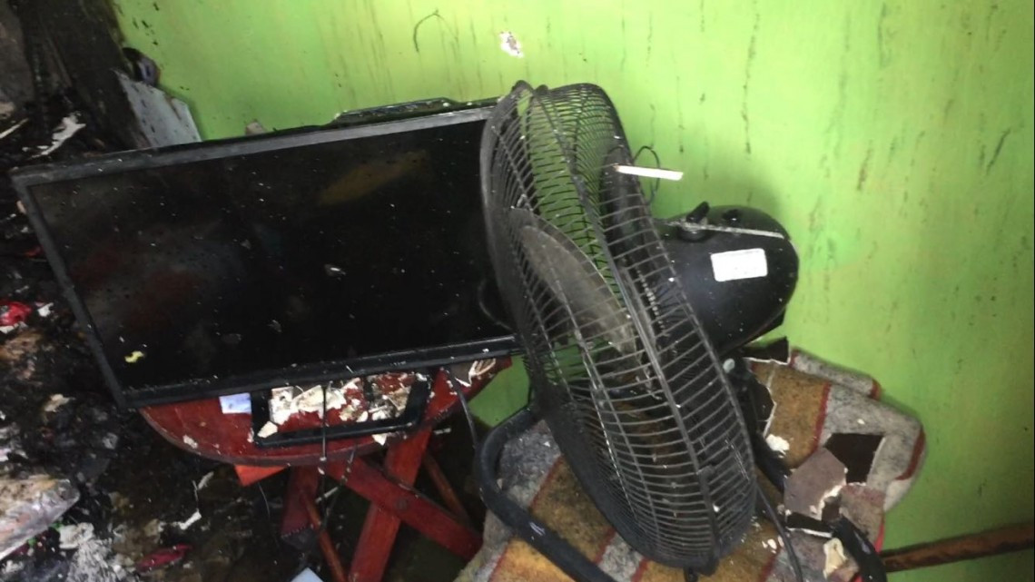 Corto circuito provoca incendio de una casa