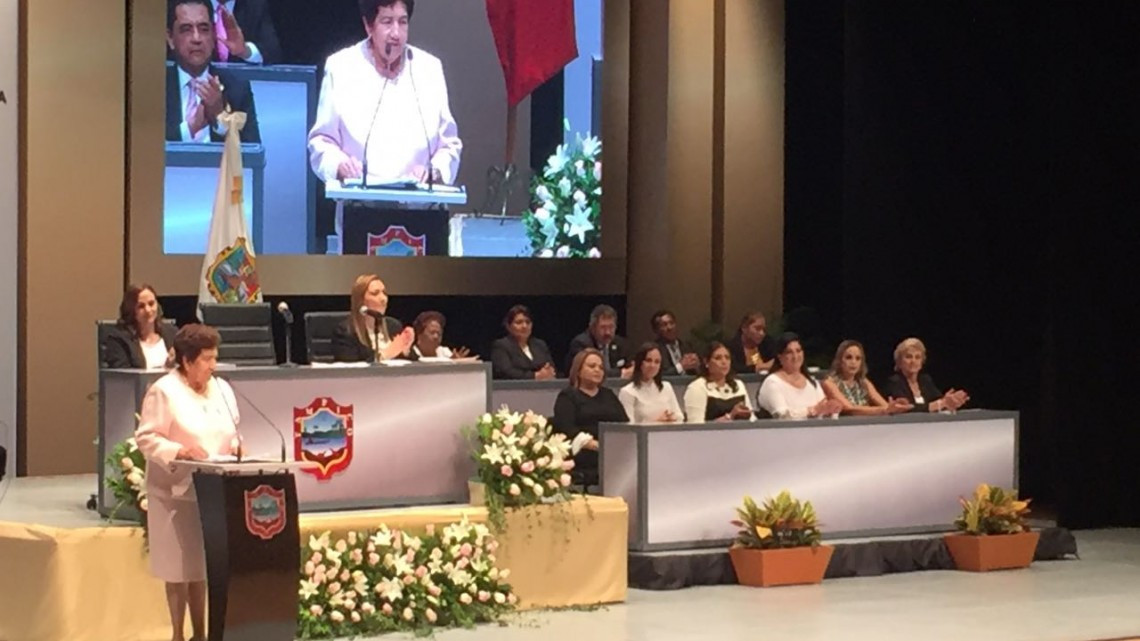 Rinde Magdalena Peraza Guerra su primer informe de gobierno 