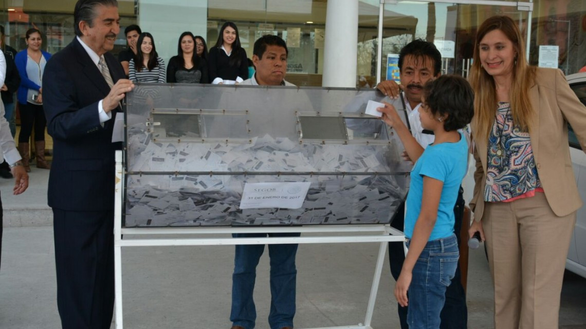 Ganadora del auto por pago puntual del Predial 