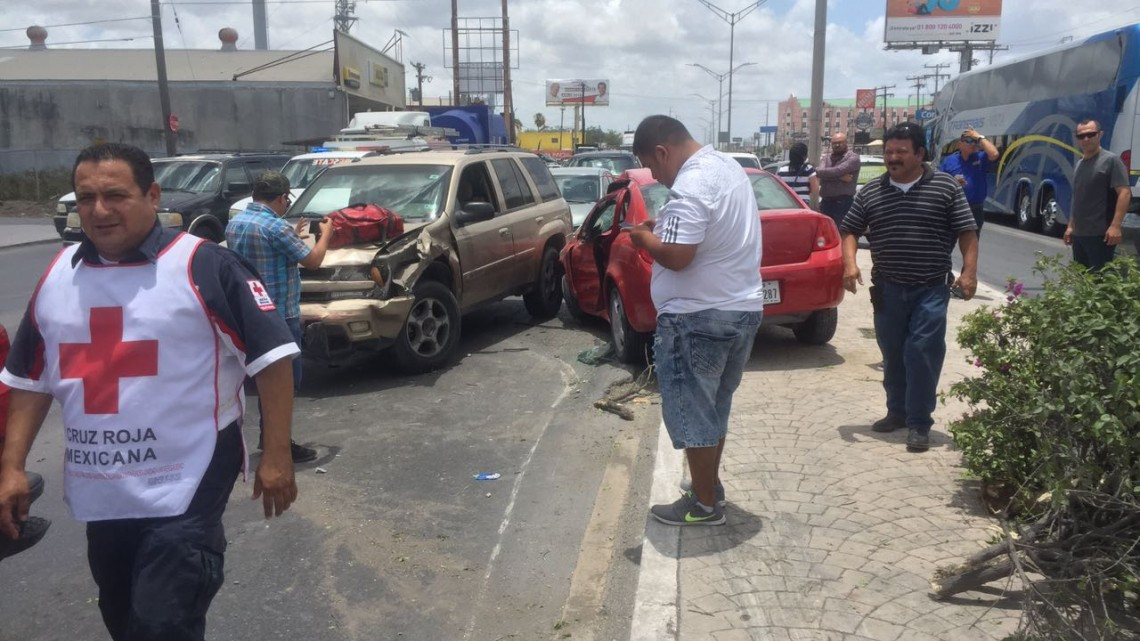 Despistado adolescente causa aparatoso choque