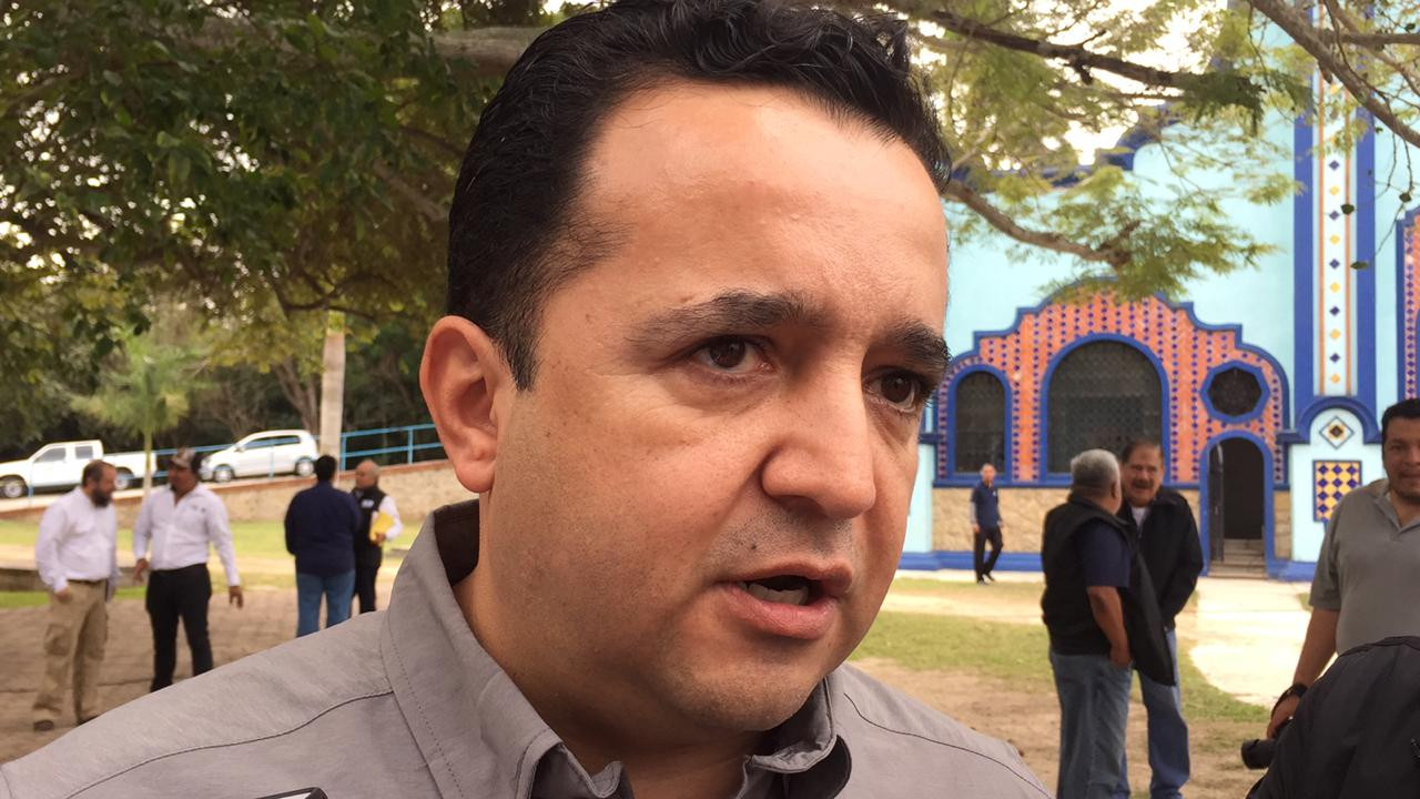 Imeplan analiza si va paso inferior o superior vehicular en curva Texas 