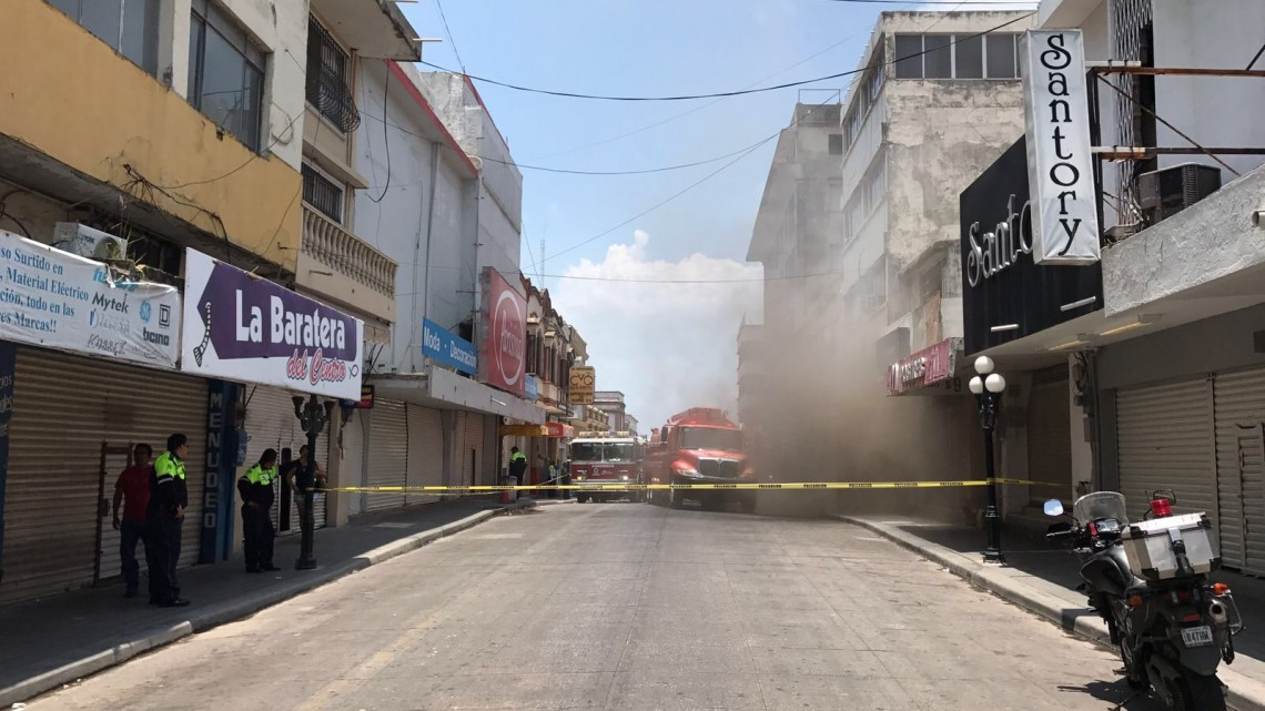 Se quema zapatería B Hermanos en centro de Tampico 