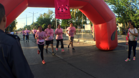 Corren contra el cáncer de mama