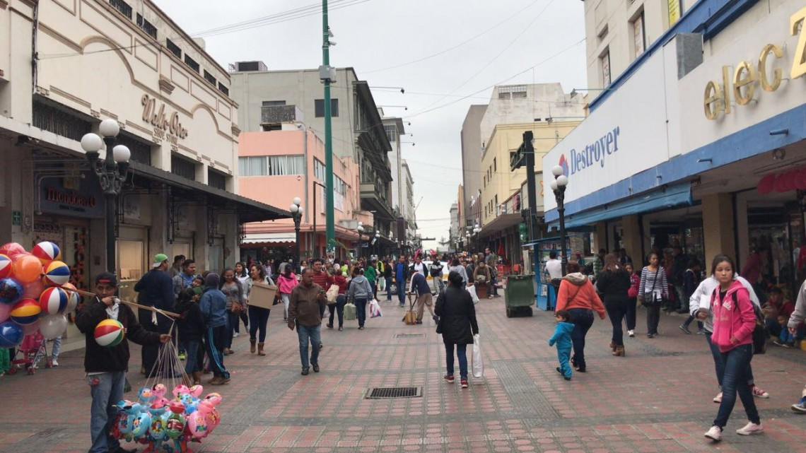Vuelven a retirar a ambulantes del primer cuadro de la ciudad 