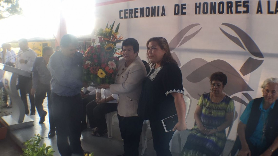 Celebra Magda su cumpleaños trabajando