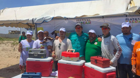Celebran el "Día del niño" en playa Bagdad