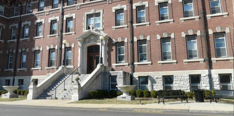 Florida aprueba convertir escuelas en santuarios para inmigrantes