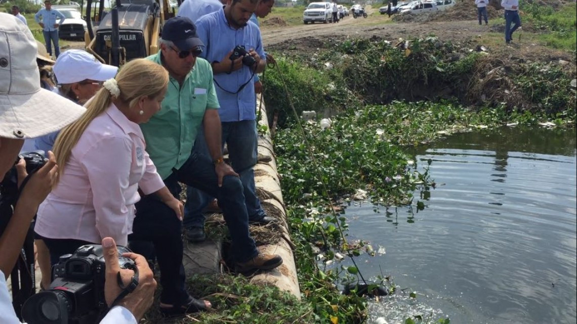 Realizan trabajos de limpieza de canales pluviales y del sistema lagunario