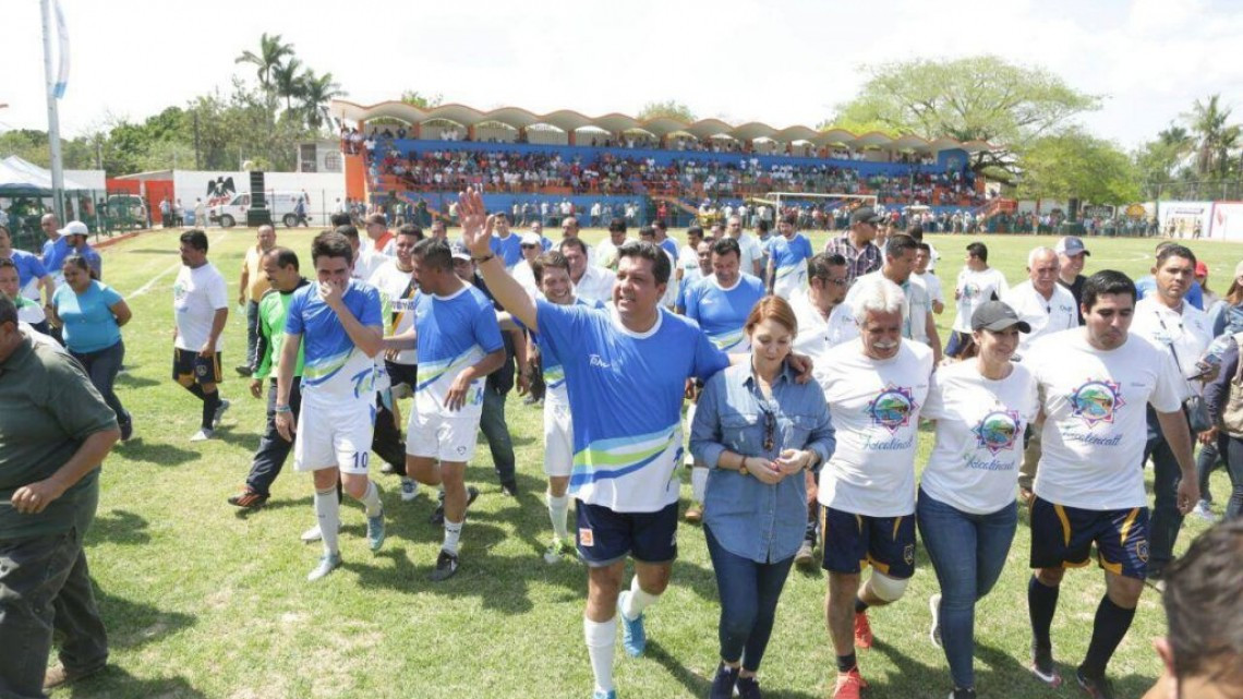 Juega Cabeza de Vaca fútbol en Aniversario de Xicotémcatl