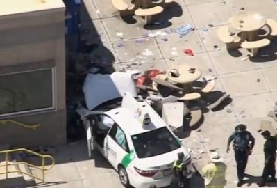 Auto atropella a grupo de peatones en Boston