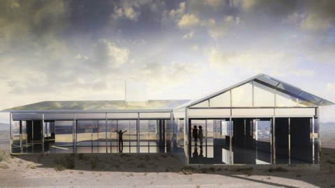 Crea artista casa de espejos en el desierto