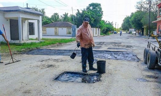 Trabajan en programa emergente de bacheo en Empalme