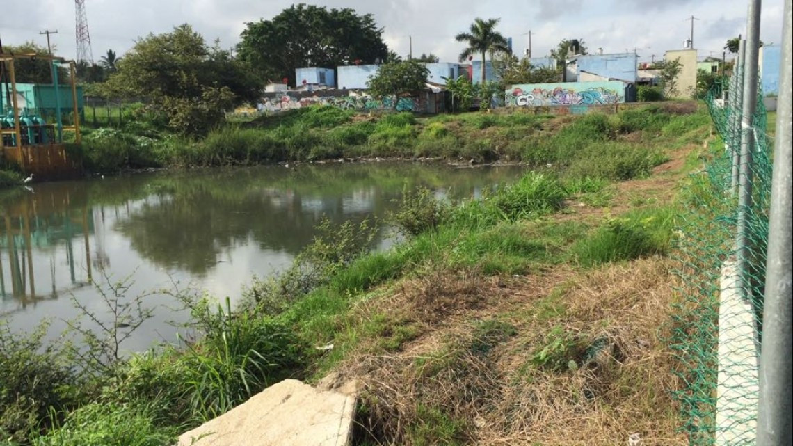 Piden desasolve de vaso captador de aguas negras