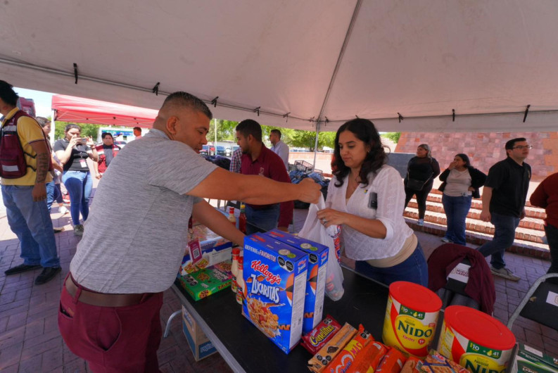  Se solidariza gobierno de Nuevo Laredo con damnificados de Reynosa; Instala centro de acopio de víveres