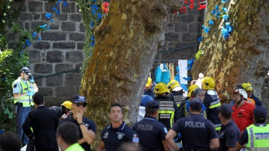 Reportan 13 muertos y 50 heridos tras caída de árbol en Madeira