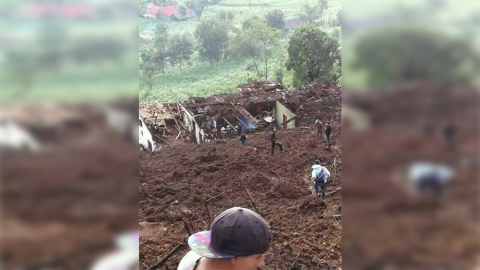 Deslave entierra viviendas y deja 11 personas muertas 