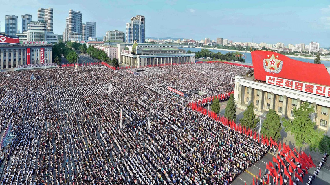 Kim Jong-un armó un gigantesco desfile en Pyonyang 