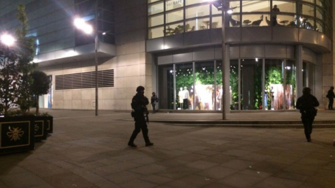 Al menos 20 muertos por explosión en concierto de Ariana Grande