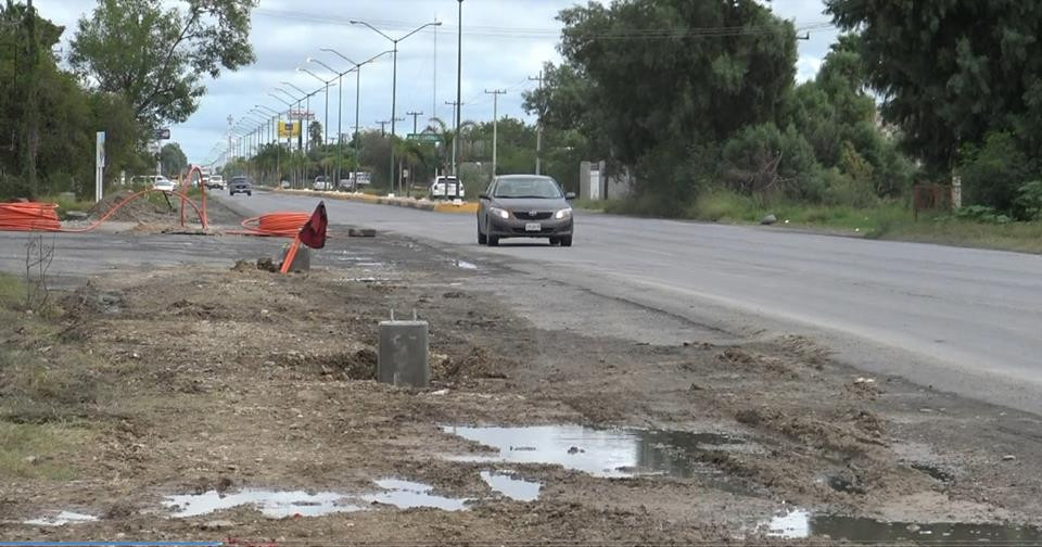 En construcción red eléctrica para el sistema de alumbrado 