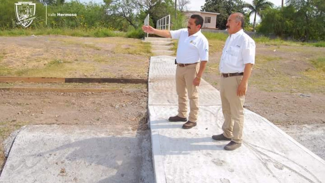 Alcalde supervisa construcción