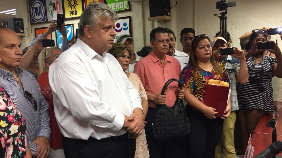 Juan Manzur Oudie se registra como candidato independiente por el distrito 08