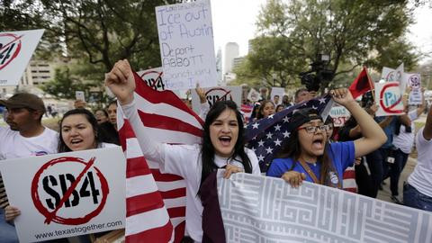 Salen a protestar en el día de las madres