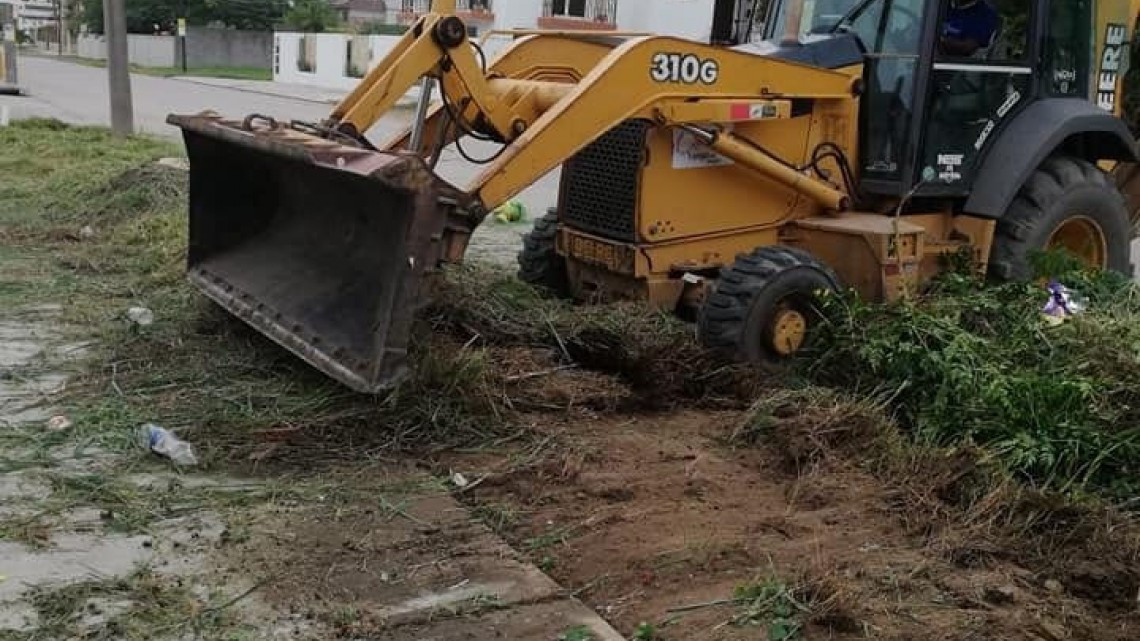 Ayuntamiento de Tampico intensifica limpieza y desazolve de canales pluviales