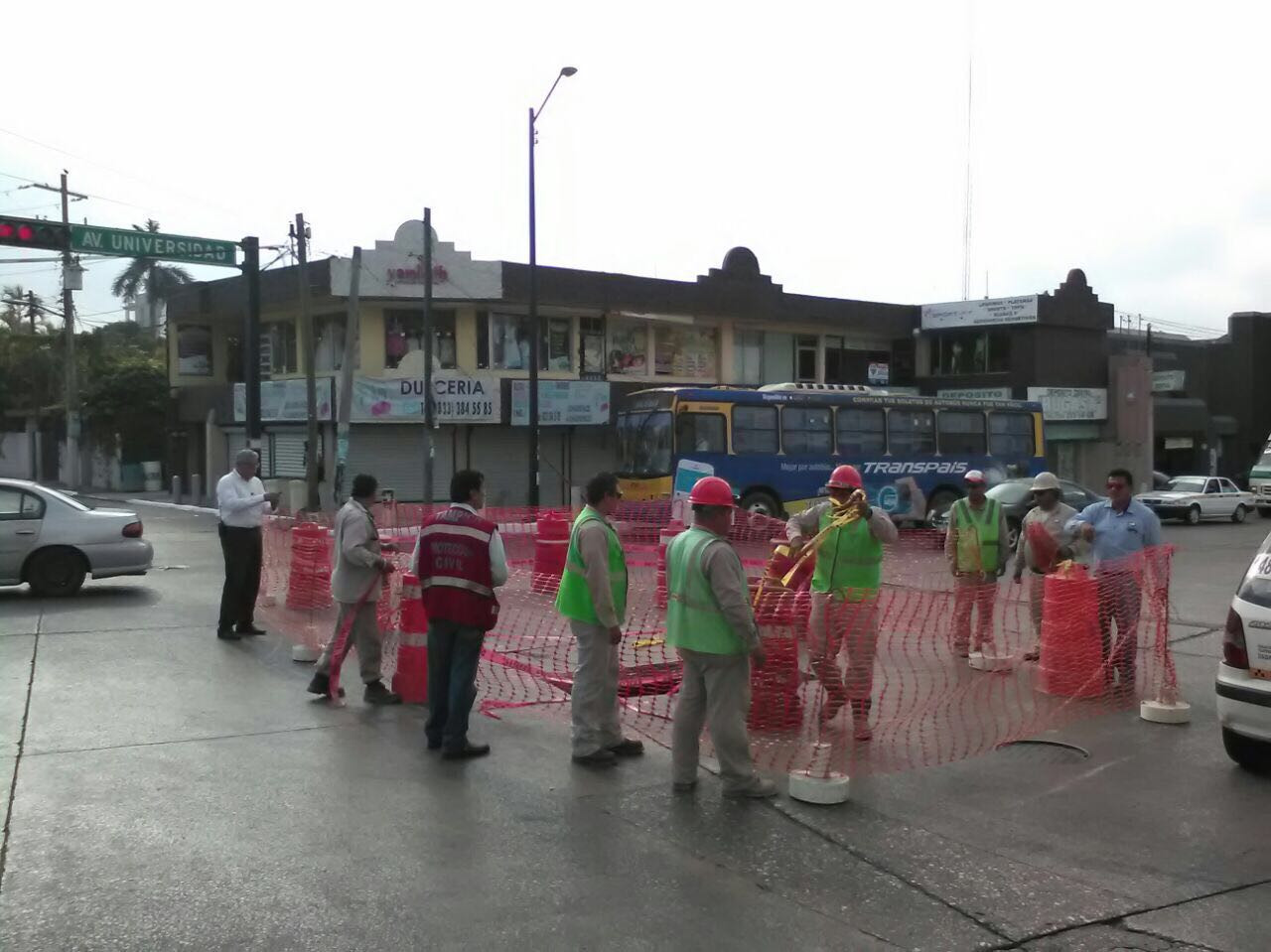 Se registra hundimiento en avenida Universidad