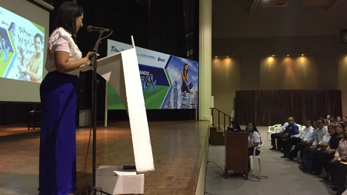 Imparten conferencia despertando sueños