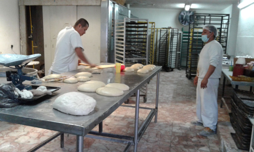 Jóvenes elaboran Roscas de Reyes como terapia contra adicciones