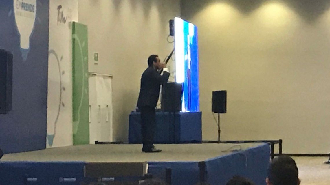 " Finito" Lopez triunfa en conferencia Magistral 