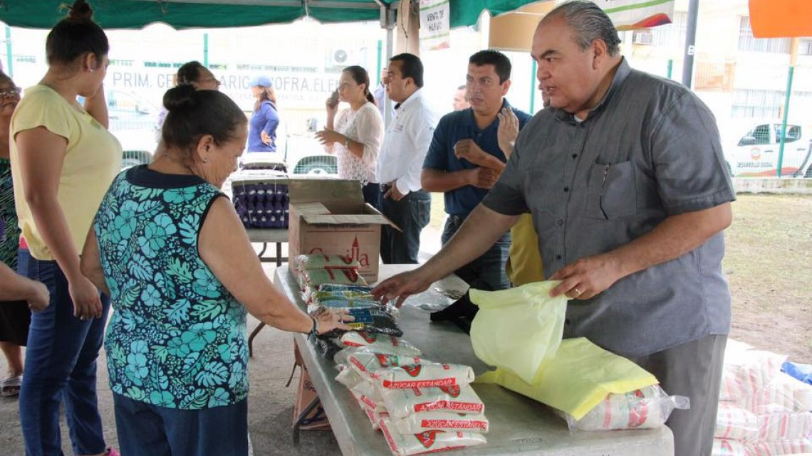 Entregan apoyos a familias de la ciudad