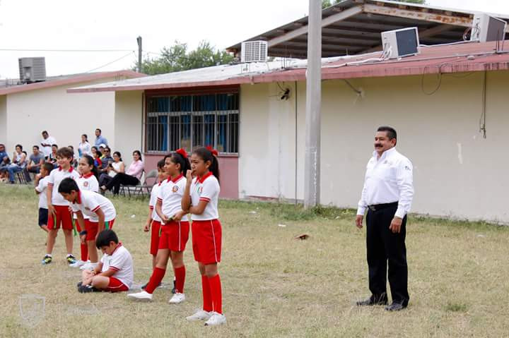 Alcalde supervisa avance de equipos del torneo de Tochito Bandera 2017