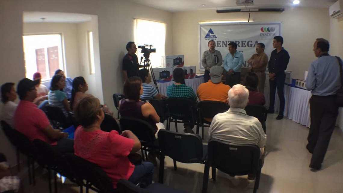 Comerciantes son equipados con herramientas que buscan fortalecer el desarrollo de sus establecimientos.