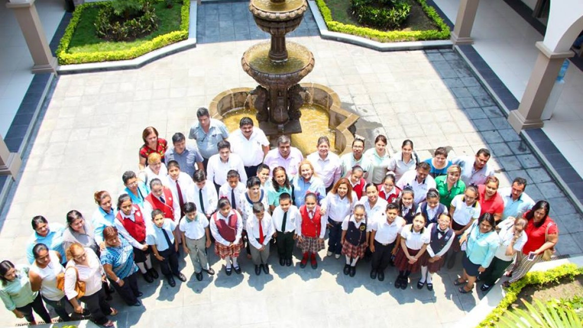 Alcaldesa de Altamira reafirma su compromiso con la educación