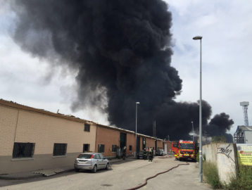 Deja al menos 15 heridos explosión en planta industrial de España