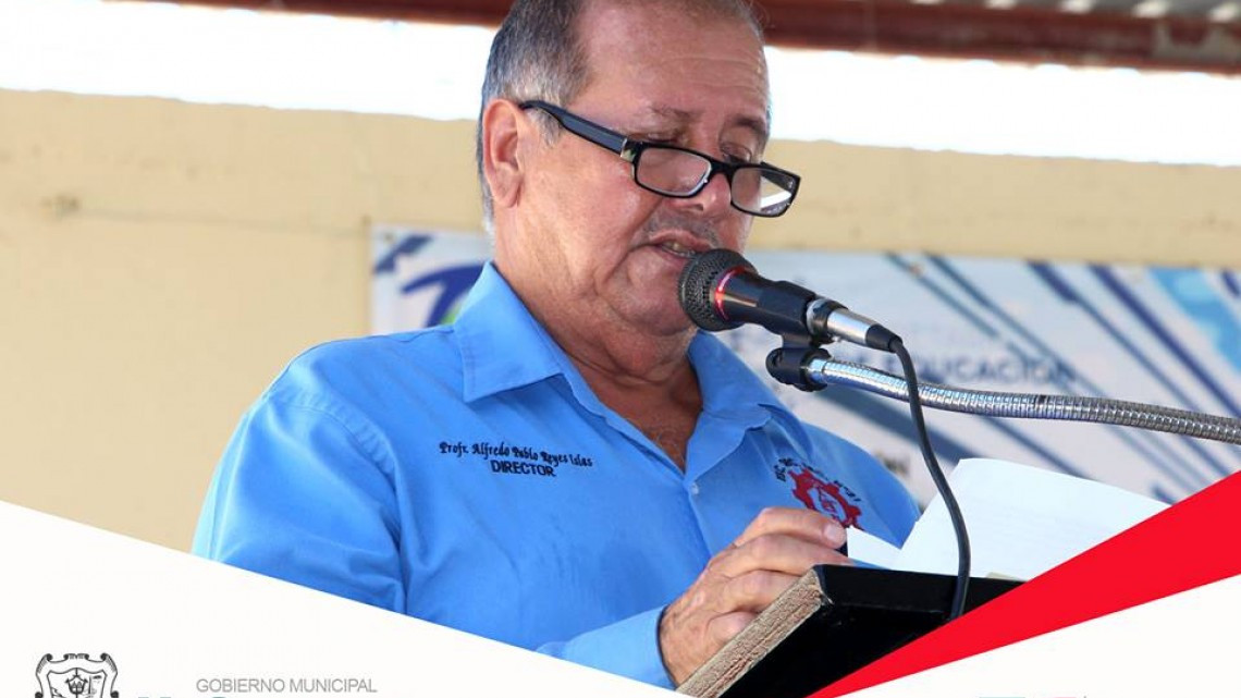 Alcalde asiste a ceremonia de graduación