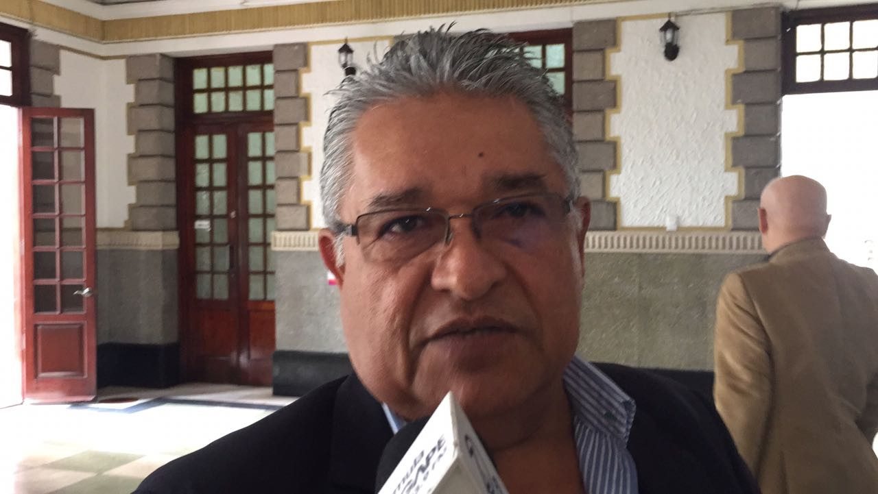 Sector comercial y educativo acuden a plática informativa sobre pasó inferior