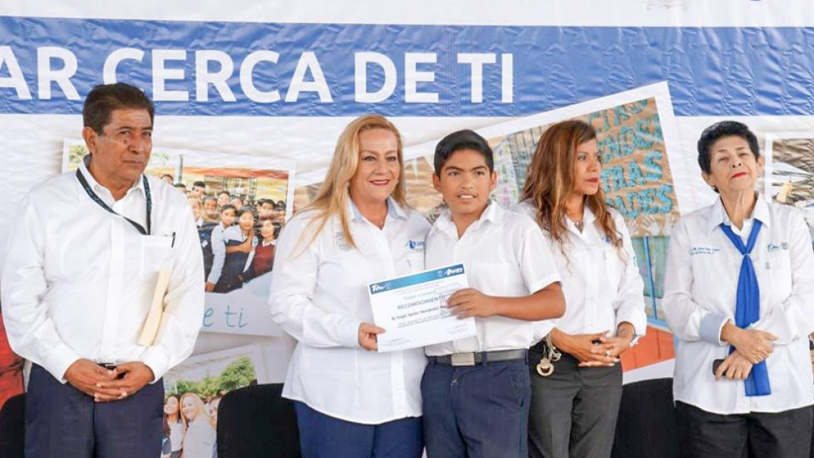 Alcaldesa asiste a ceremonia cívica en la primaria Federal Motolinía