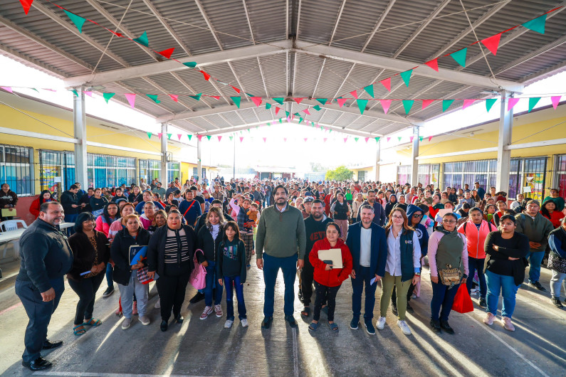 Recibieron a Carlos Peña Ortiz en Bugambilias con muchos beneficios sociales 