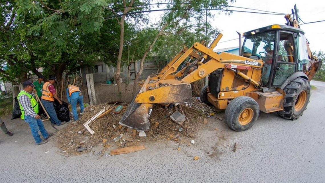 Realizan trabajos de limpieza en colonia Arco Iris