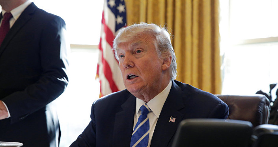 Renuncian un abogado de confianza y el portavoz del equipo legal de Trump