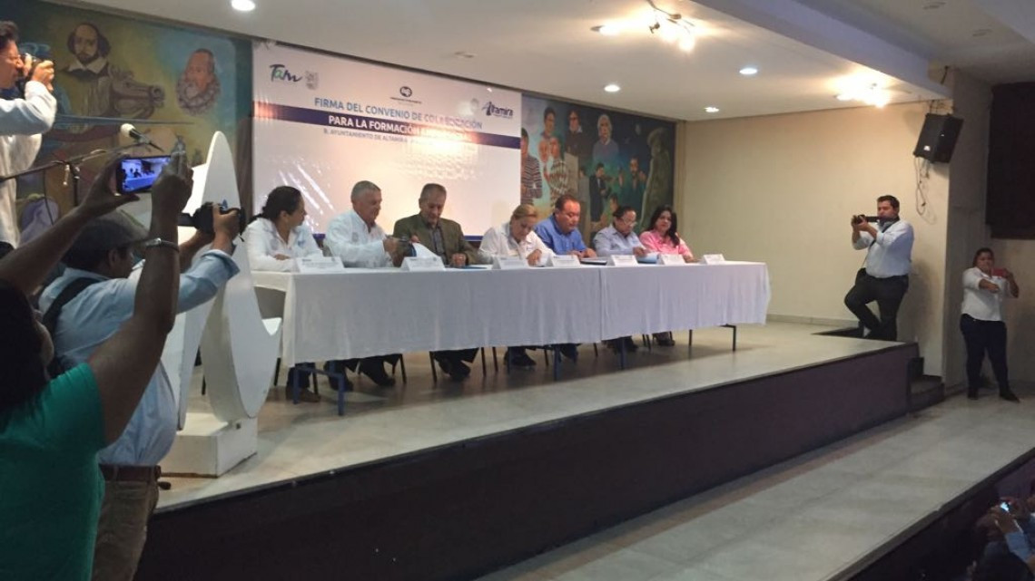 Firma municipio convenio Nacional Financiera