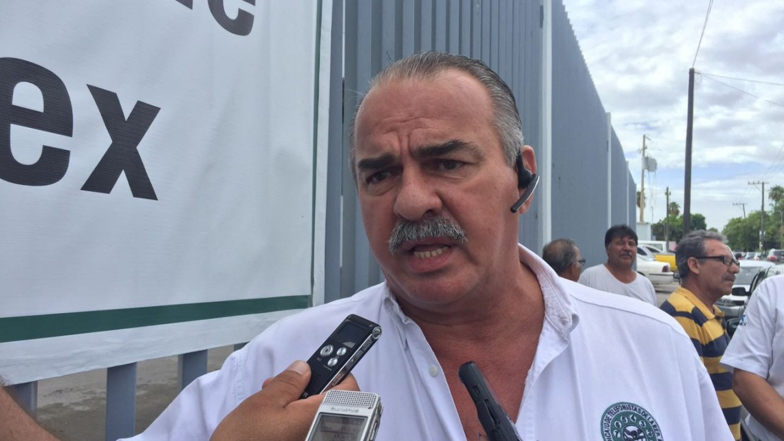 Realizan empleados de Telmex paro de labores 