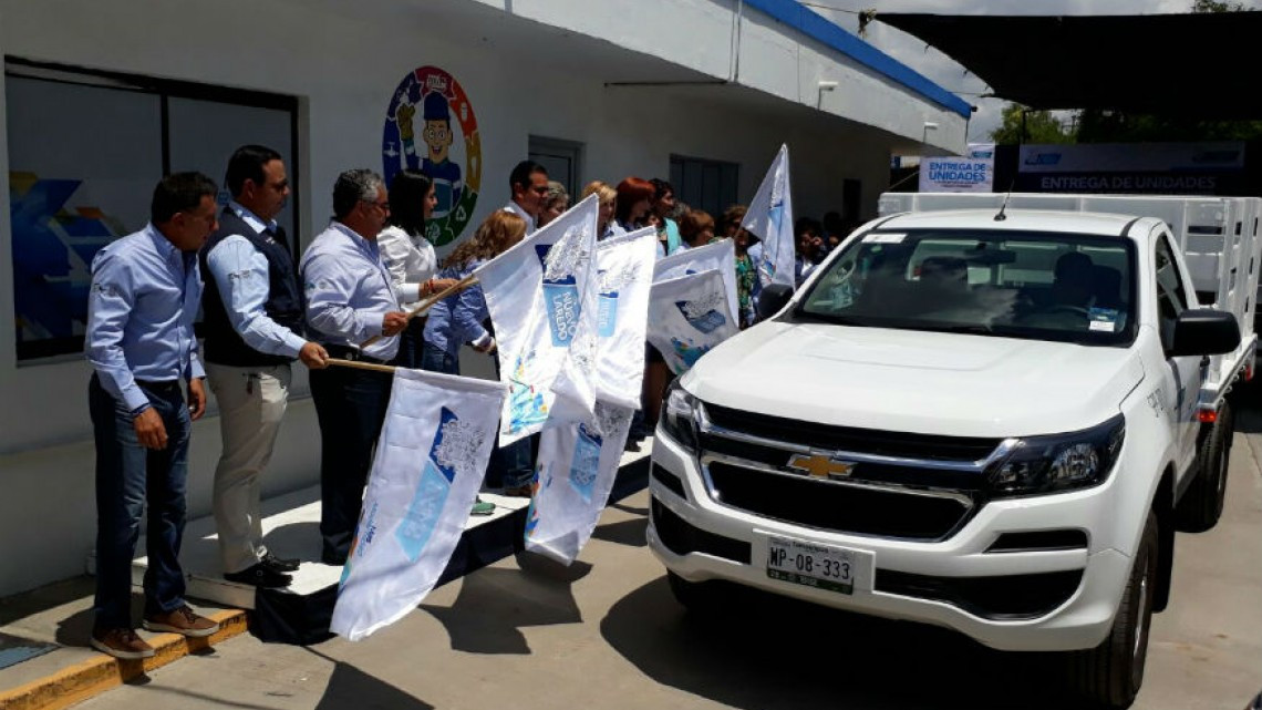 Alcalde de Nuevo Laredo entrega camionetas a SPP