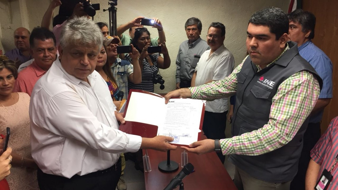 Juan Manzur Oudie se registra como candidato independiente por el distrito 08