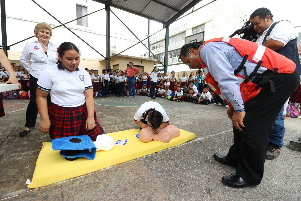 Alumnos tampiqueños son capacitados para dar primeros auxilios 