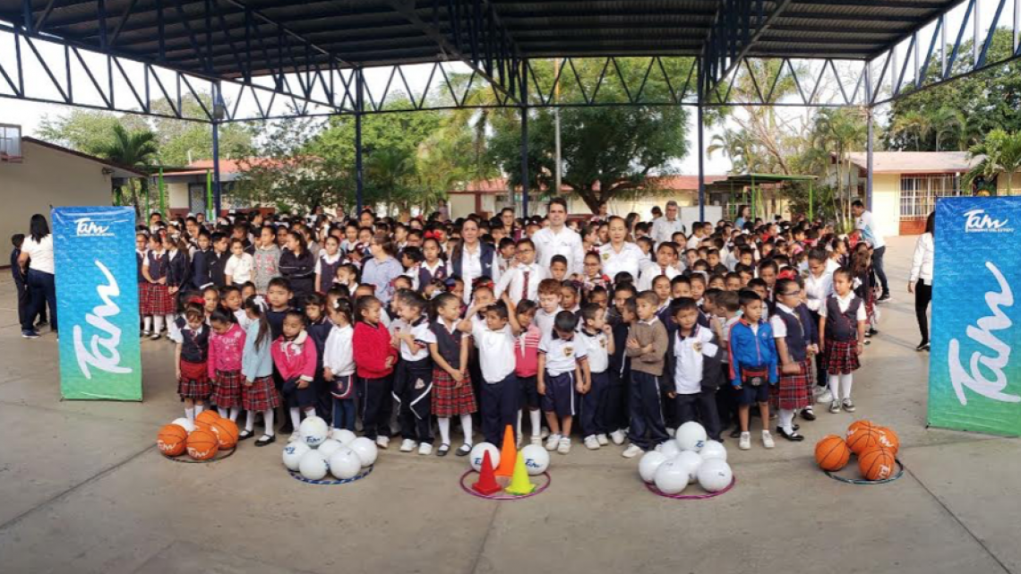 INDE entrega material deportivo a escuelas primarias de Ciudad Madero