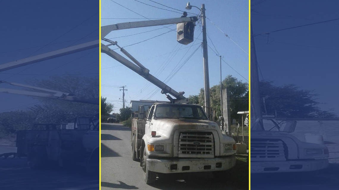 Reparan alumbrado público de la colonia Arcabuz